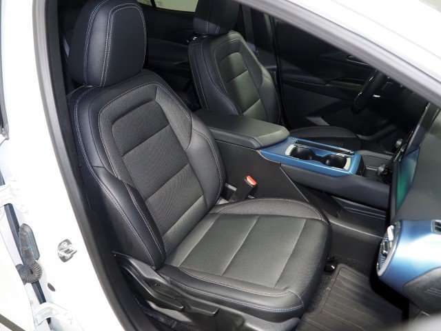 Used 2024 Chevrolet Equinox EV FWD LT w/ 2LT w/ LPO, Blackout Package image 2