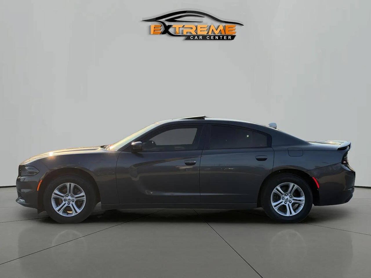 Used 2019 Dodge Charger SXT w/ Leather Interior Group RWD image 3