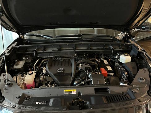 Used 2025 Toyota Highlander LE FWD image 34