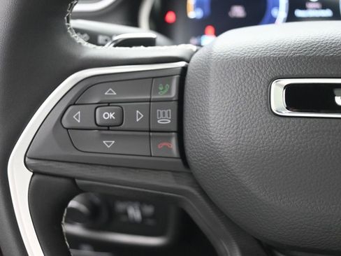 New 2025 Jeep Grand Cherokee Altitude image 23