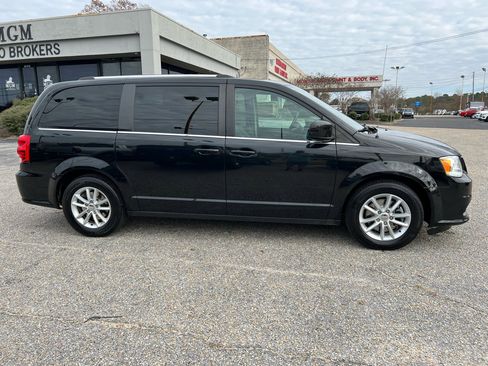 Used 2020 Dodge Grand Caravan SXT image 22