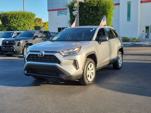 Used 2024 Toyota RAV4 LE FWD image 5