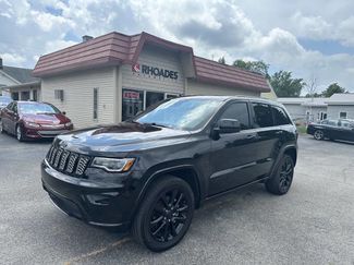Used 2020 Jeep Grand Cherokee Altitude image 1