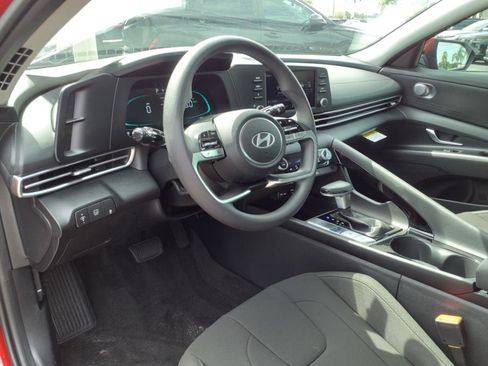 Used 2025 Hyundai Elantra Blue image 15