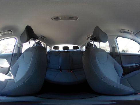 Used 2025 Kia K4 LXS image 42