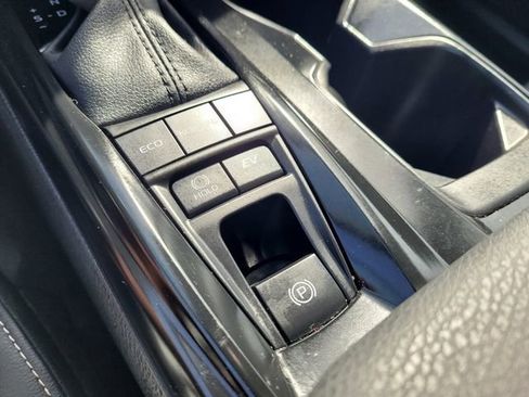 Used 2025 Toyota Camry SE image 22