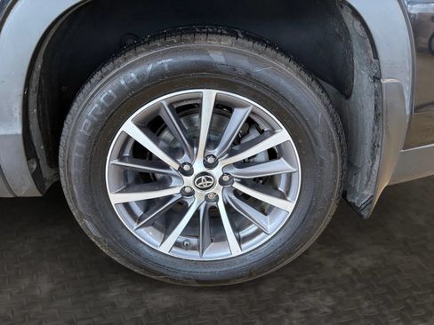 Used 2019 Toyota Highlander XLE AWD/4WD image 43
