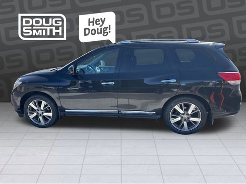 Used 2016 Nissan Pathfinder Platinum w/ Family Entertainment Package AWD/4WD image 1