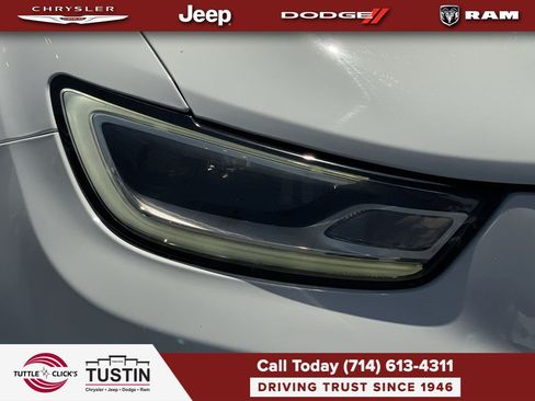 Used 2023 Chrysler Pacifica Limited FWD image 13