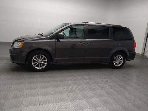Used 2019 Dodge Grand Caravan SXT image 2