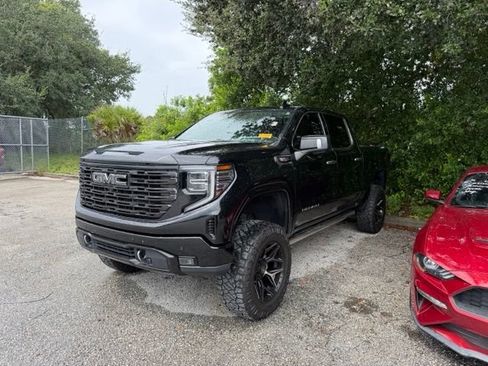 Used 2023 GMC Sierra 1500 Denali w/ Technology Package AWD/4WD image 6