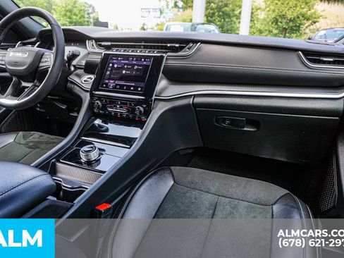 Used 2025 Jeep Grand Cherokee Altitude AWD/4WD image 23