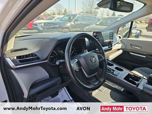 Used 2023 Toyota Sienna XLE image 9