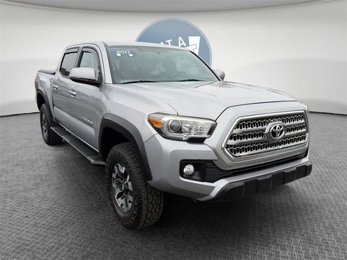 Used 2017 Toyota Tacoma TRD Off-Road image 1
