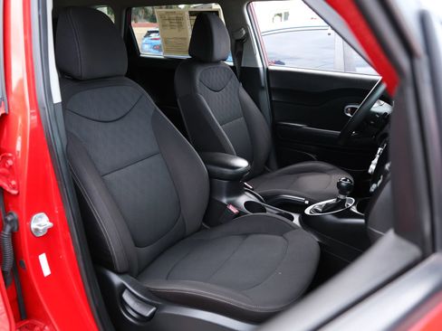 Used 2019 Kia Soul FWD image 11