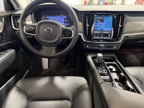 Used 2023 Volvo S90 B6 Plus image 25