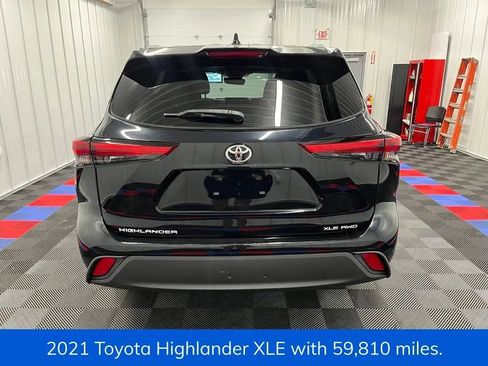 Used 2021 Toyota Highlander XLE AWD/4WD image 3