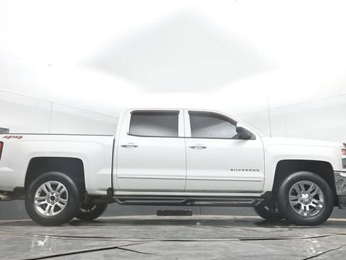 Used 2018 Chevrolet Silverado 1500 LT w/ All Star Edition AWD/4WD image 44