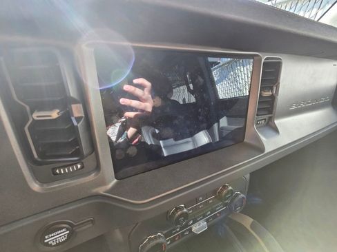 Used 2025 Ford Bronco Badlands image 14