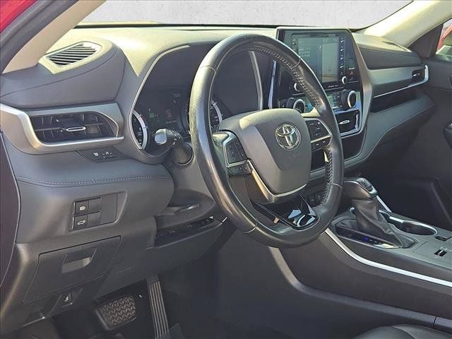 Used 2021 Toyota Highlander XLE FWD image 10