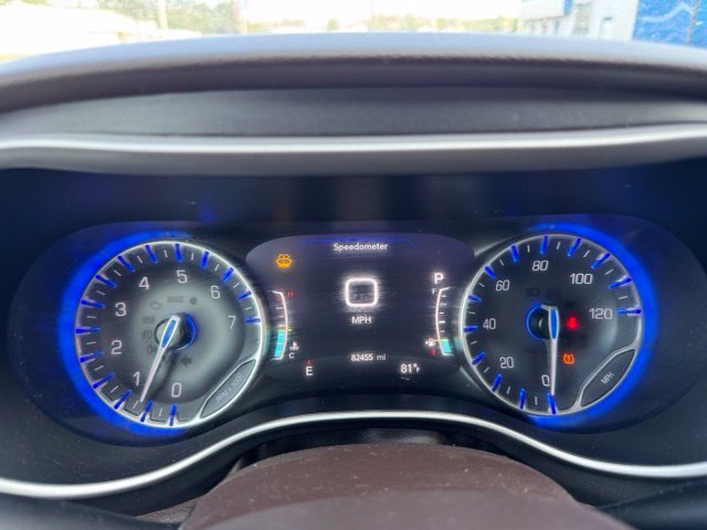 Used 2020 Chrysler Pacifica Touring-L Plus w/ Tire & Wheel Group FWD image 22