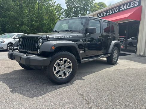 Used 2015 Jeep Wrangler Unlimited Rubicon w/ Connectivity Group AWD/4WD image 3