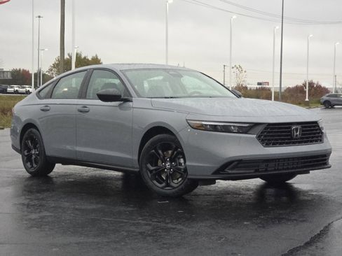 New 2025 Honda Accord SE image 2