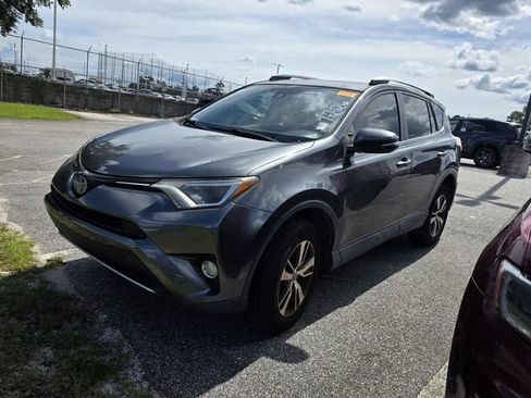 Used 2018 Toyota RAV4 XLE FWD image 3