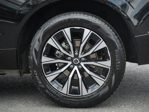 Certified 2025 Volvo XC60 B5 Plus w/ Climate Package AWD/4WD image 19