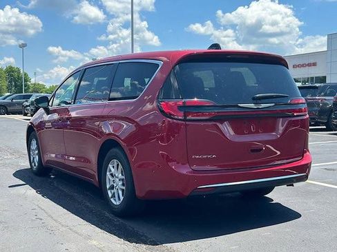 New 2025 Chrysler Pacifica Select image 5