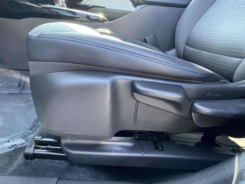 Used 2025 Chevrolet Trax LT w/ Driver Confidence Package FWD image 22