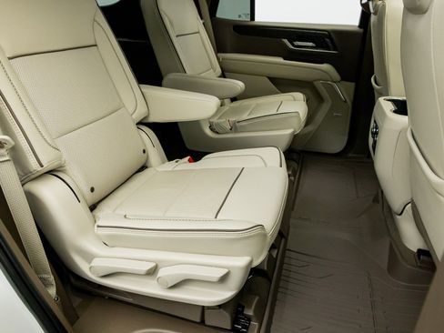 Used 2025 GMC Yukon Denali w/ Denali Reserve Package image 36