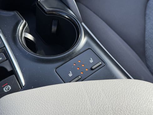 Used 2019 Toyota Camry LE image 6