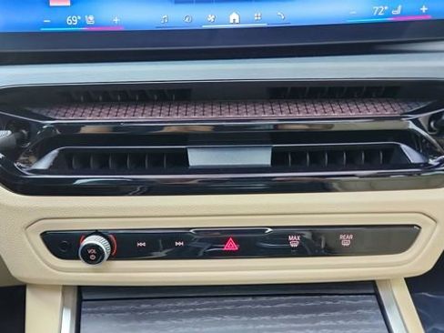 Used 2025 BMW 330i Sedan image 52