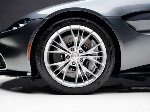 Used 2022 Aston Martin V8 Vantage image 18