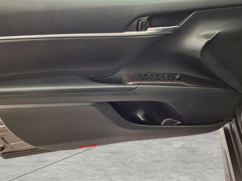 Used 2022 Toyota Camry SE image 10