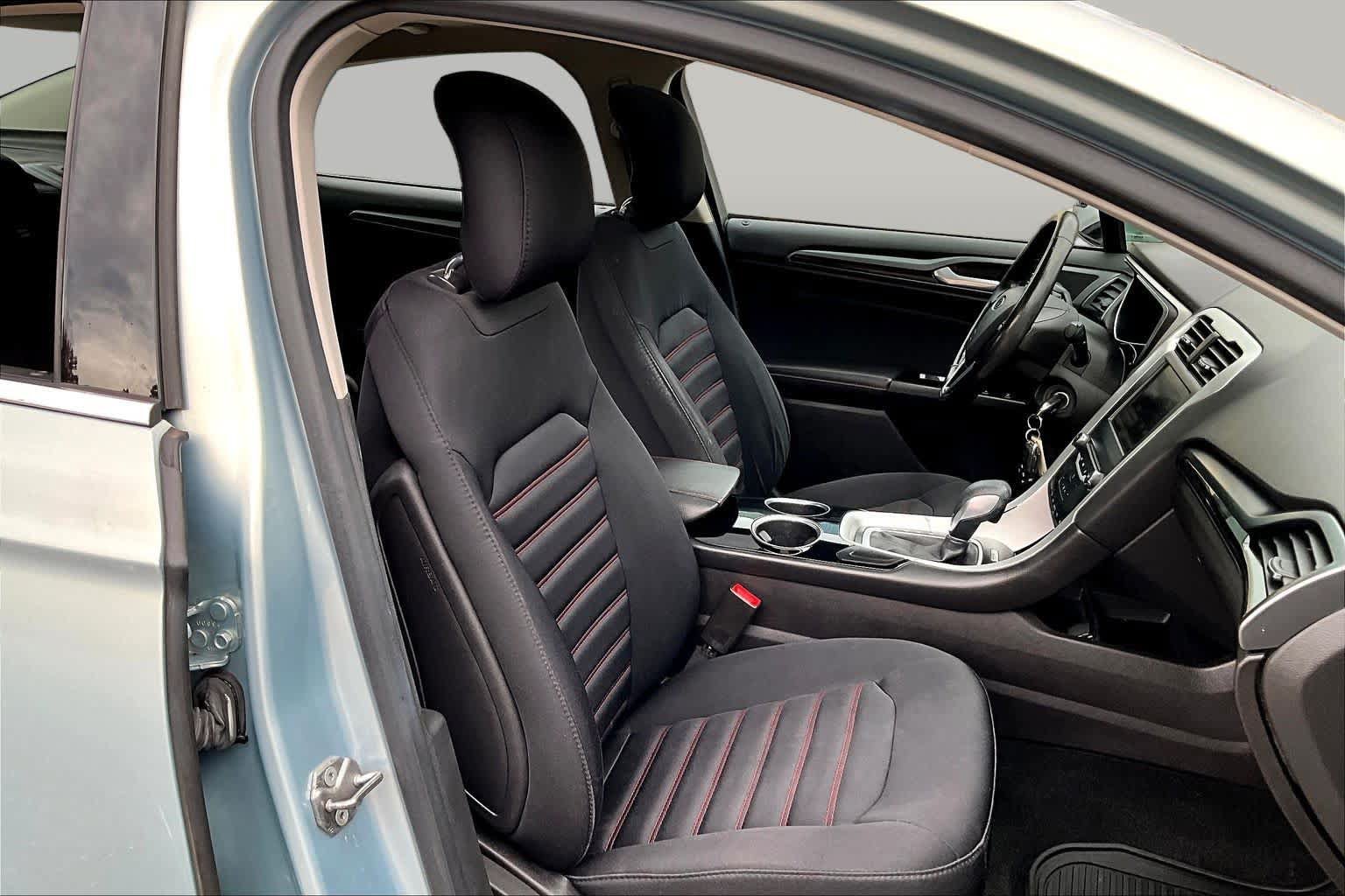 Used 2013 Ford Fusion SE FWD image 8