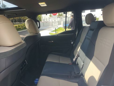 Used 2024 Lexus GX 550 image 11