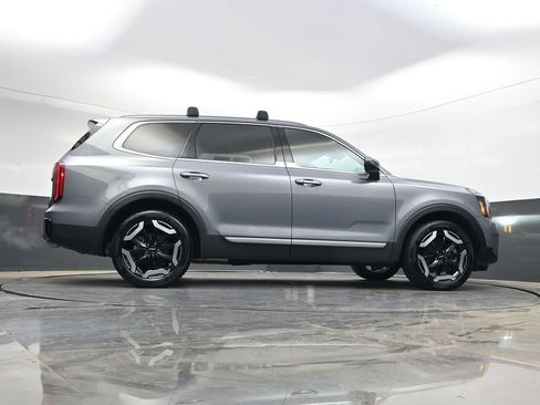 Used 2025 Kia Telluride S FWD image 35