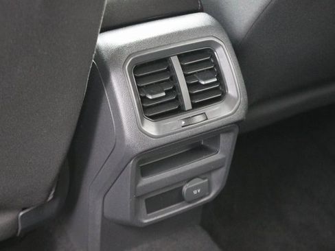 Used 2020 Volkswagen Tiguan S image 22