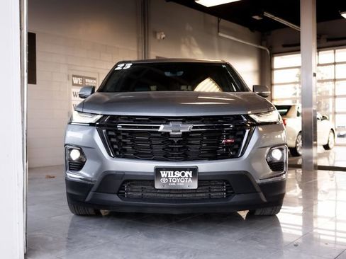 Used 2023 Chevrolet Traverse RS image 3