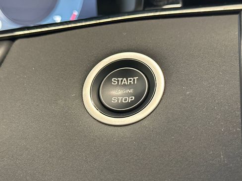 Used 2024 Land Rover Range Rover Evoque Dynamic SE image 34