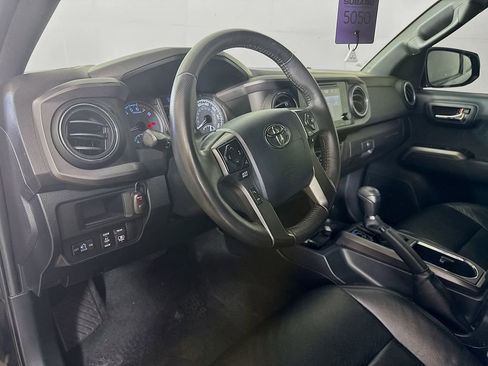 Used 2017 Toyota Tacoma TRD Off-Road w/ Tow Package (A/T) image 9