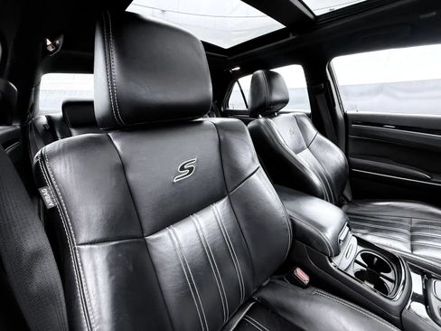 Used 2023 Chrysler 300 S RWD image 12