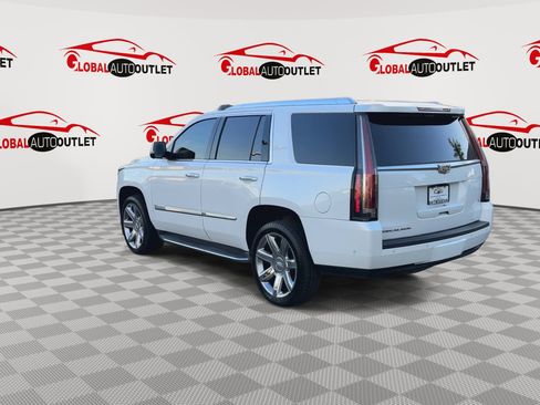 Used 2017 Cadillac Escalade Luxury AWD/4WD image 6