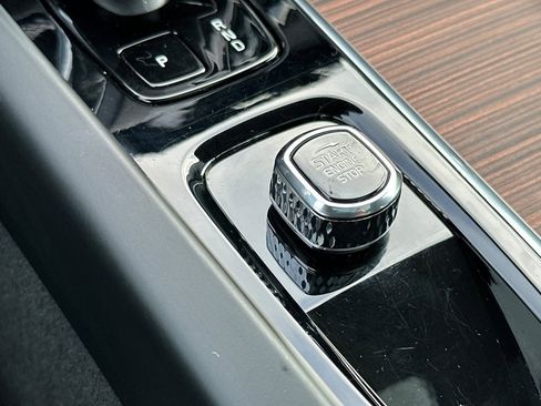 Used 2025 Volvo V60 B5 Cross Country Plus image 24