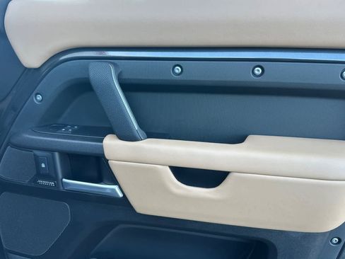 Used 2025 Land Rover Defender 110 V8 image 19