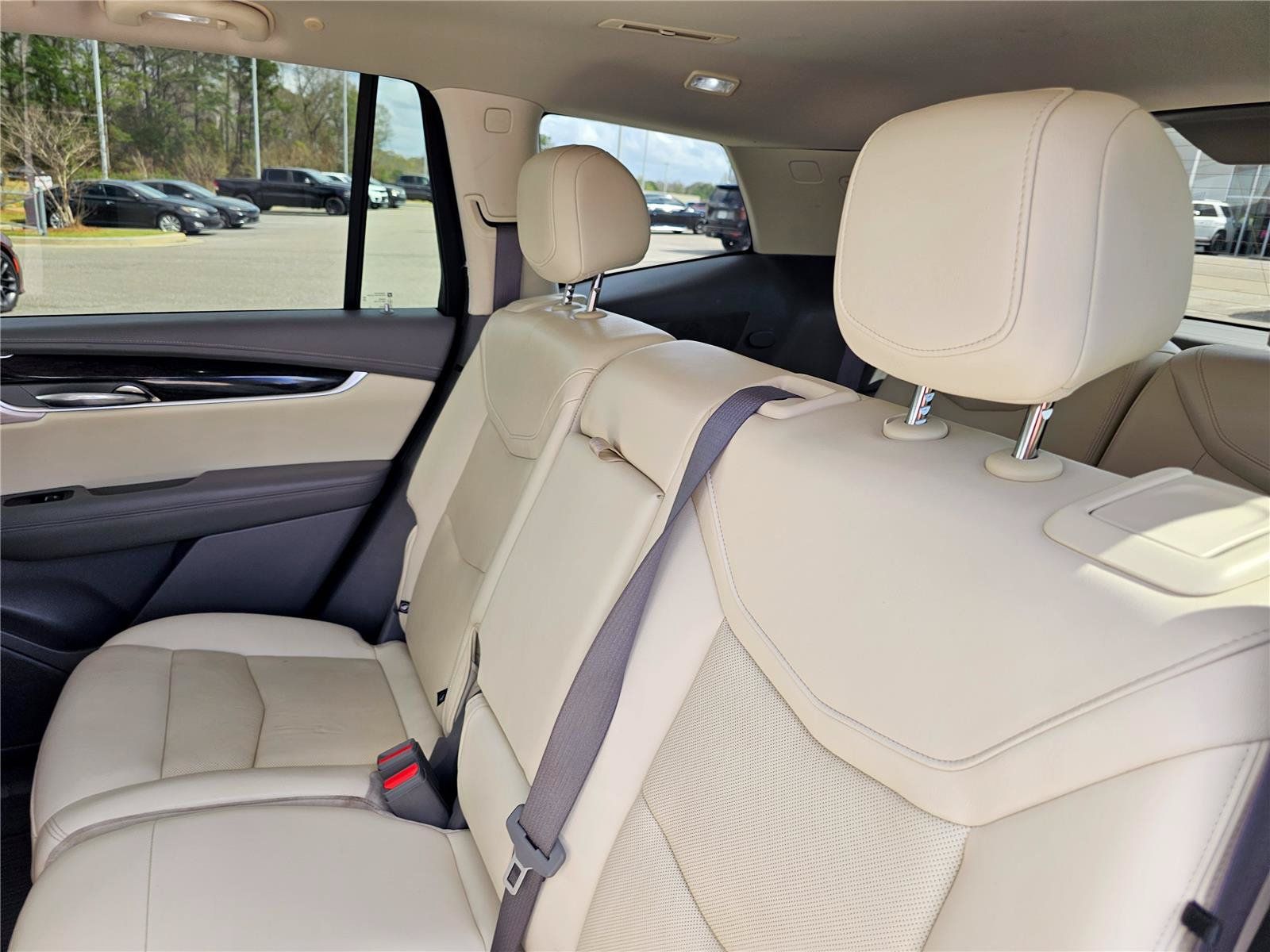 Used 2022 Cadillac XT6 Premium Luxury w/ Technology Package FWD image 32