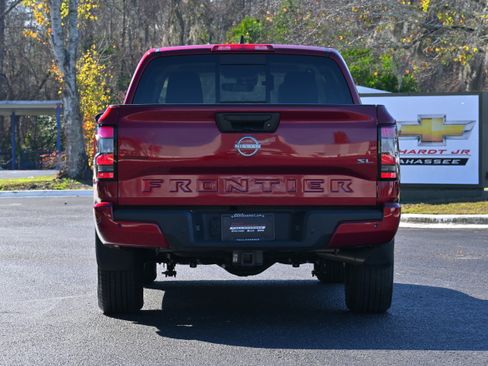 Used 2024 Nissan Frontier SL w/ Technology Package image 30
