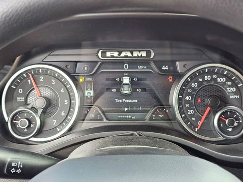 New 2026 RAM 1500 Express AWD/4WD image 10